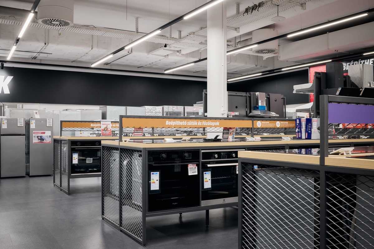 Consumer Electronics Stores