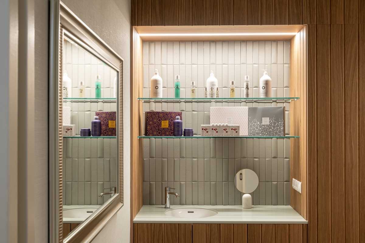 Pharmacies & Health Retail